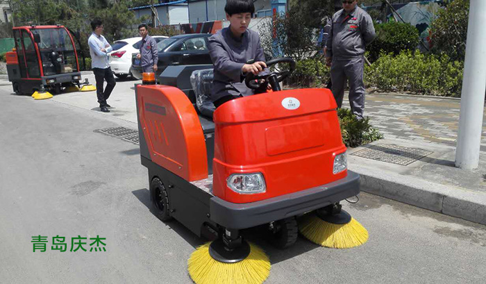 促使電動掃地車快速發展的原因