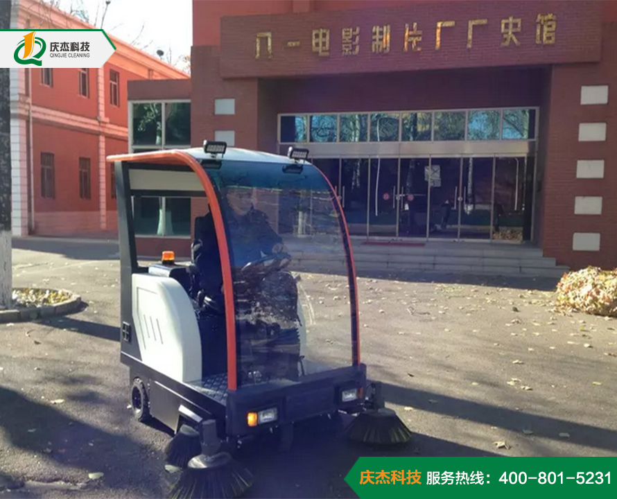 慶杰電動(dòng)清掃車廠家為什么這么受歡迎？