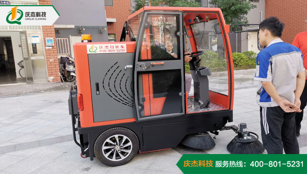 小型電動掃地車續航能力怎么樣？